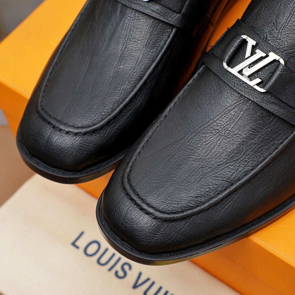 Louis Vuitton Men's Black Textured Hardware Loafers