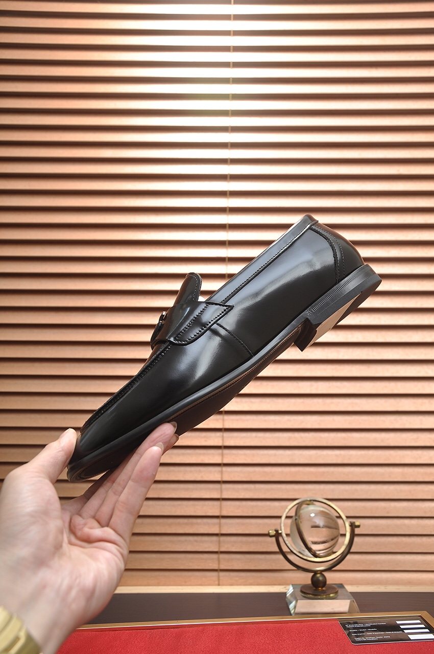 Dolce & Gabbana Leather Logo-Hardware Loafers