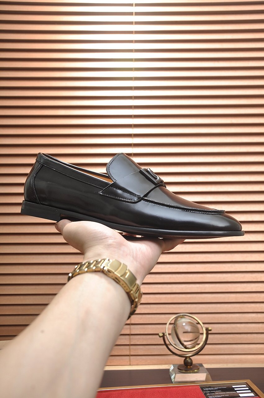 Dolce & Gabbana Leather Logo-Hardware Loafers