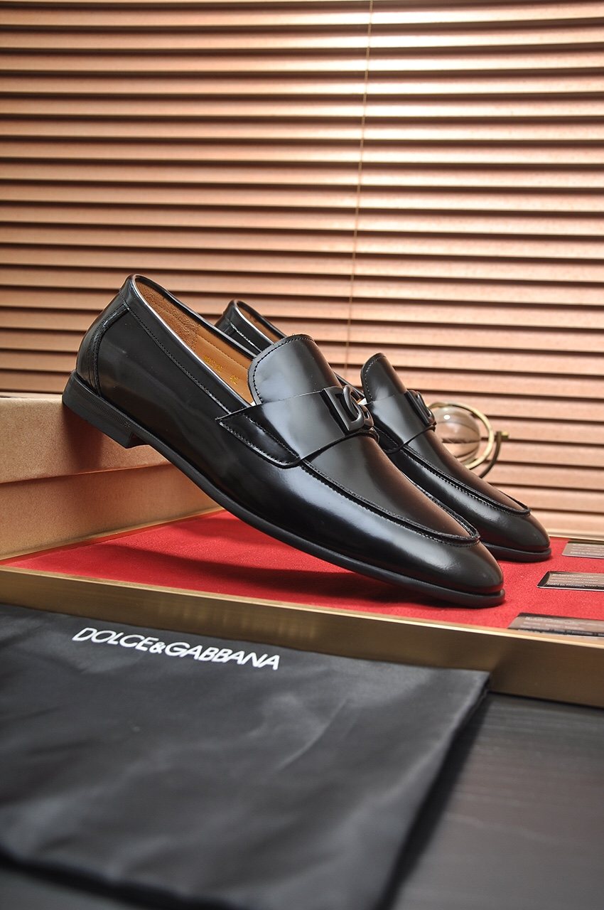 Dolce & Gabbana Leather Logo-Hardware Loafers