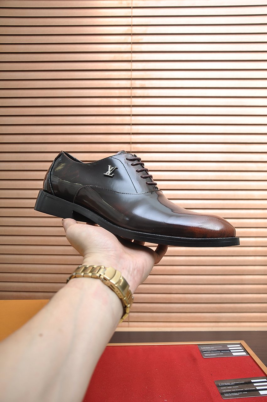 Louis Vuitton Plain-Toe Lace-Up Dress Shoes
