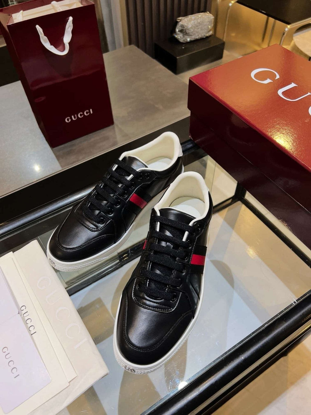 Gucci Green and Red Stripe Low-Top Sneakers - Rounded Toe